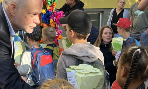 Schultütenübergabe durch Bürgermeister Thomas Schmidt. Foto: Stadt Teltow